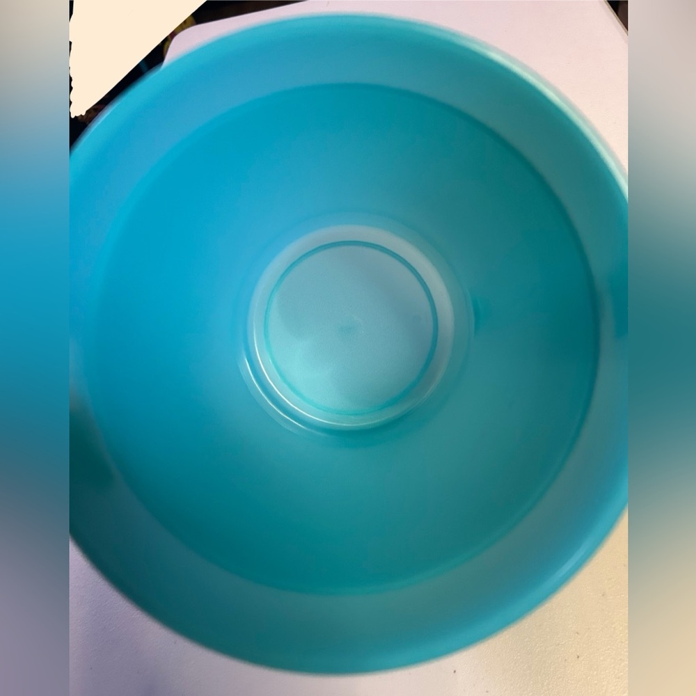 Teal Tupperware One Gallon Pitcher for Home Kitchen - Picture 6 of 6